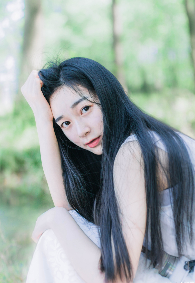 “走！”庞统眉头一挑，向魏延招了招手，带着人马冲向刺史府。